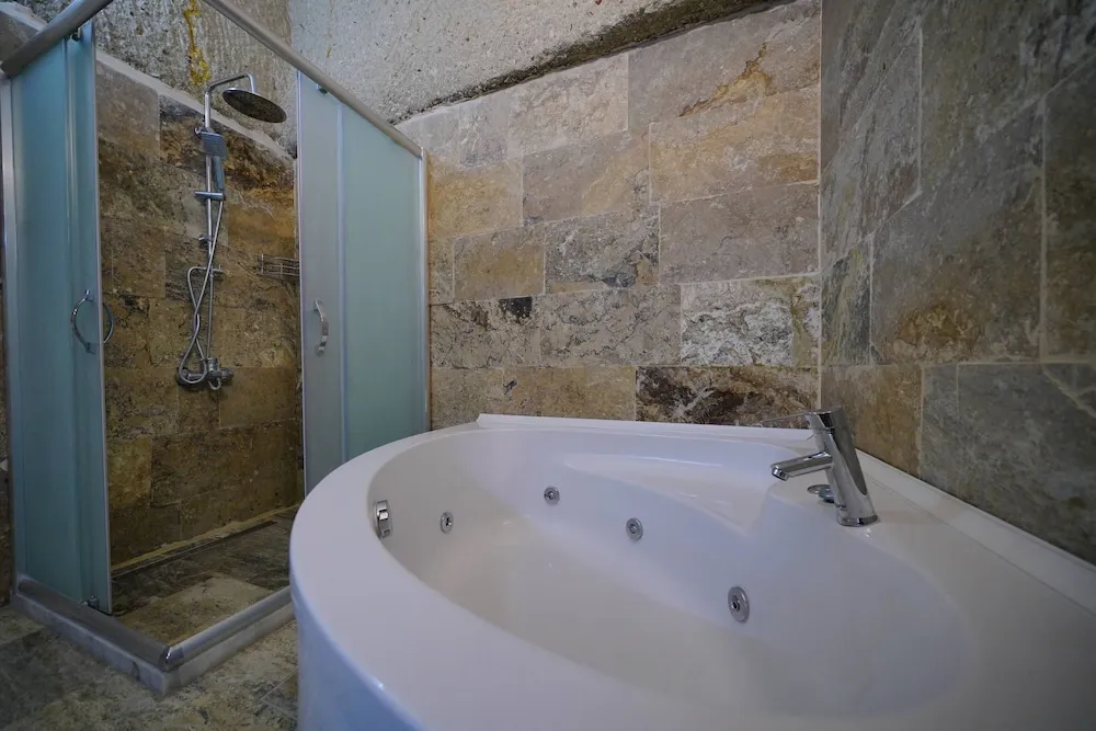 Deluxe Triple Cave Room