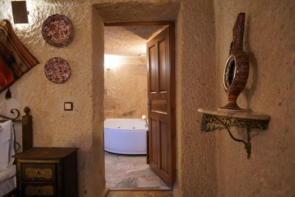 Deluxe Double Cave Room with Jacuzzi