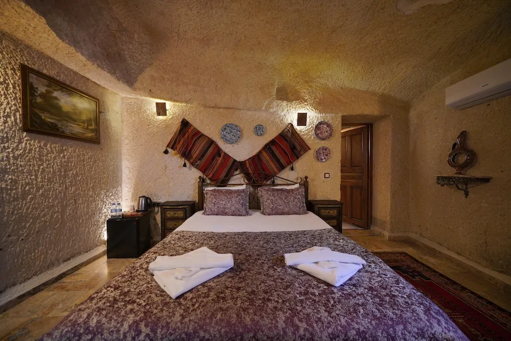 Deluxe Double Cave Room with Jacuzzi