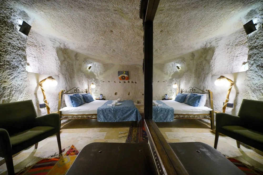 Deluxe Double Cave Room