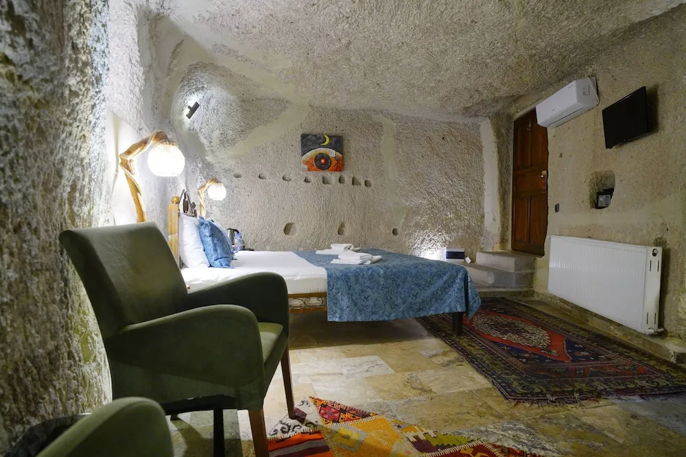Deluxe Double Cave Room