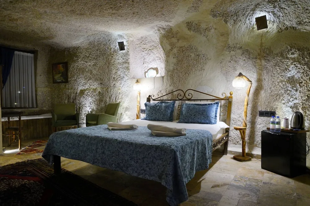 Deluxe Double Cave Room