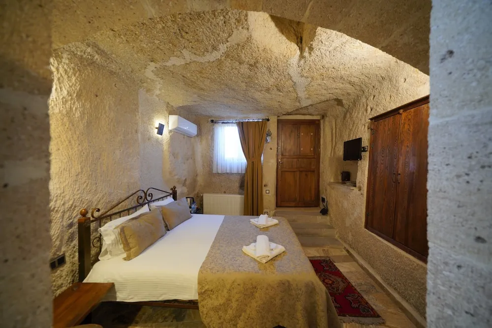Double Cave Room