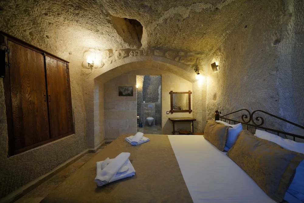 Double Cave Room