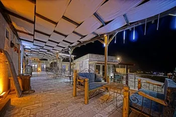 Emit Sakura Cave Hotel