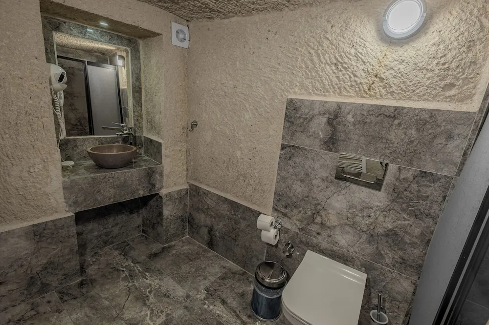 Tek Büyük Yataklı Oda (Cave)