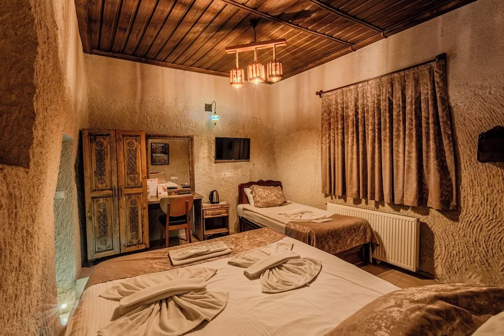 Tek Büyük Yataklı Oda (Cave)