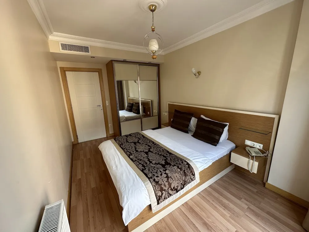 Triple Economy Apartment(Basement)