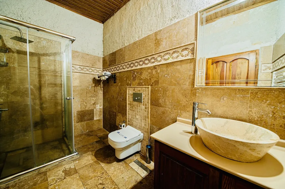 Superior Stone Suite Jacuzzi