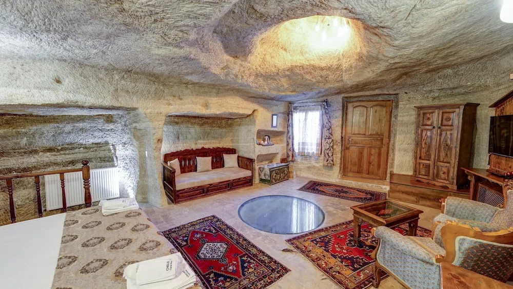 Deluxe Cave Suite Jacuzzi