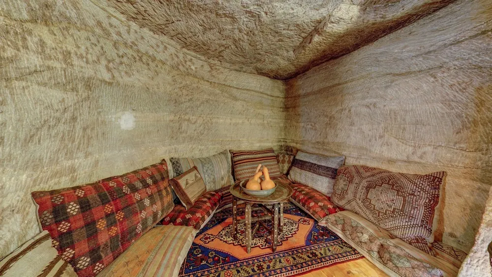 Deluxe Cave Suite Jacuzzi
