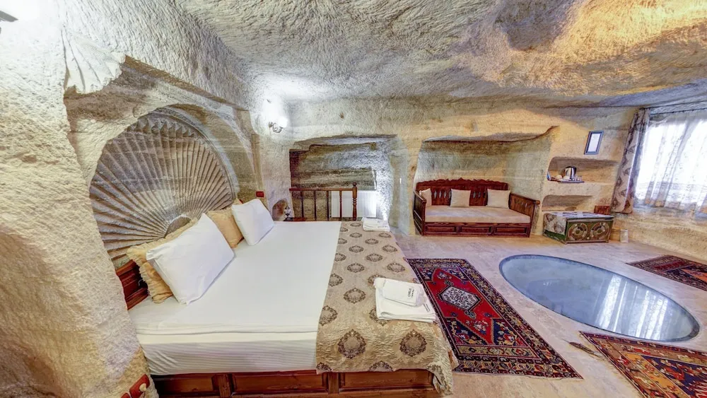 Deluxe Cave Suite Jacuzzi