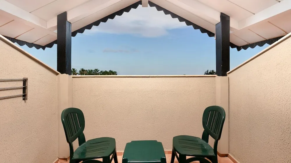 Main Building Standard Comfort Roof Room