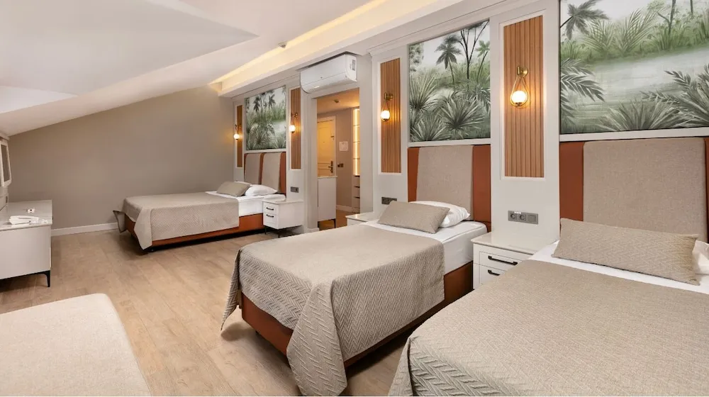 Family Room, Main Building Land View