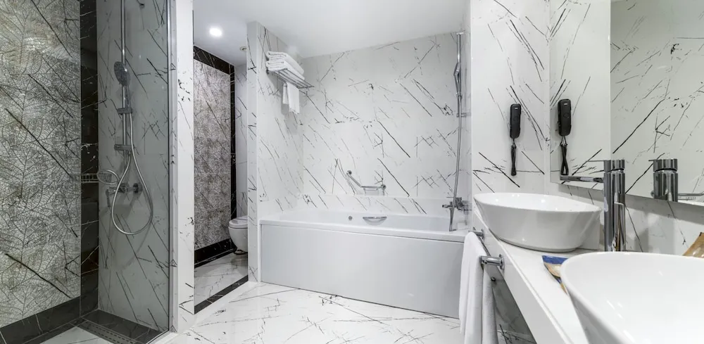 Deluxe Grand Suite with Sea View and Balcony