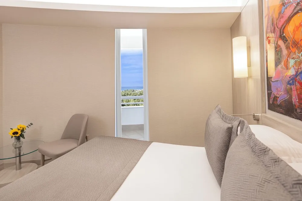 Deluxe Grand Suite with Sea View and Balcony
