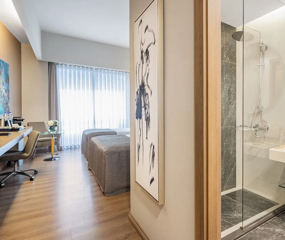 Deluxe Şehir Manzaralı Balkonlu Oda