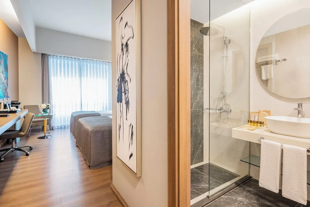 Deluxe Şehir Manzaralı Balkonlu Oda