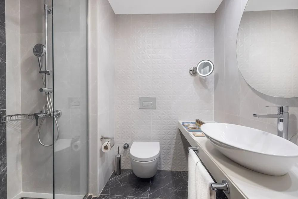 Deluxe Family Suite with Sea View and Balcony