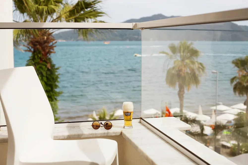 Standard Twin Room Side Sea View