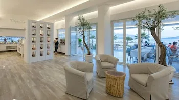 The Beachfront Hotel - 16+ Yetişkin Oteli