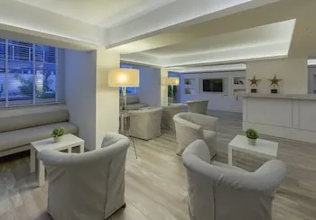 The Beachfront Hotel - 16+ Yetişkin Oteli