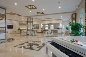 Club Paradiso Hotel