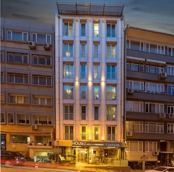 Housez Suites and Apartments - Special Class