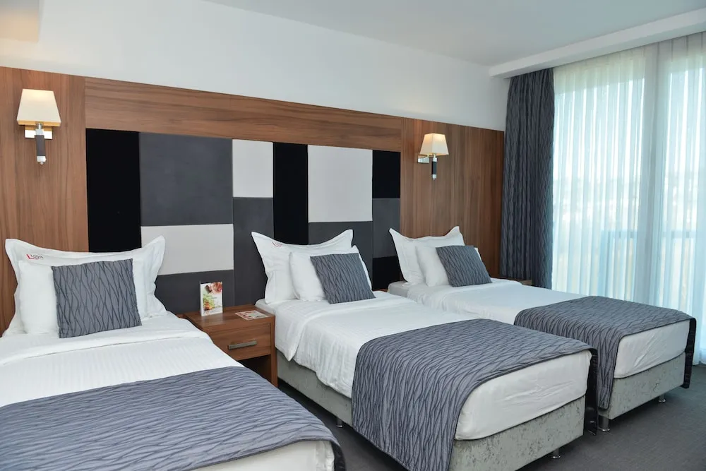 Deluxe Üç Kişilik Oda