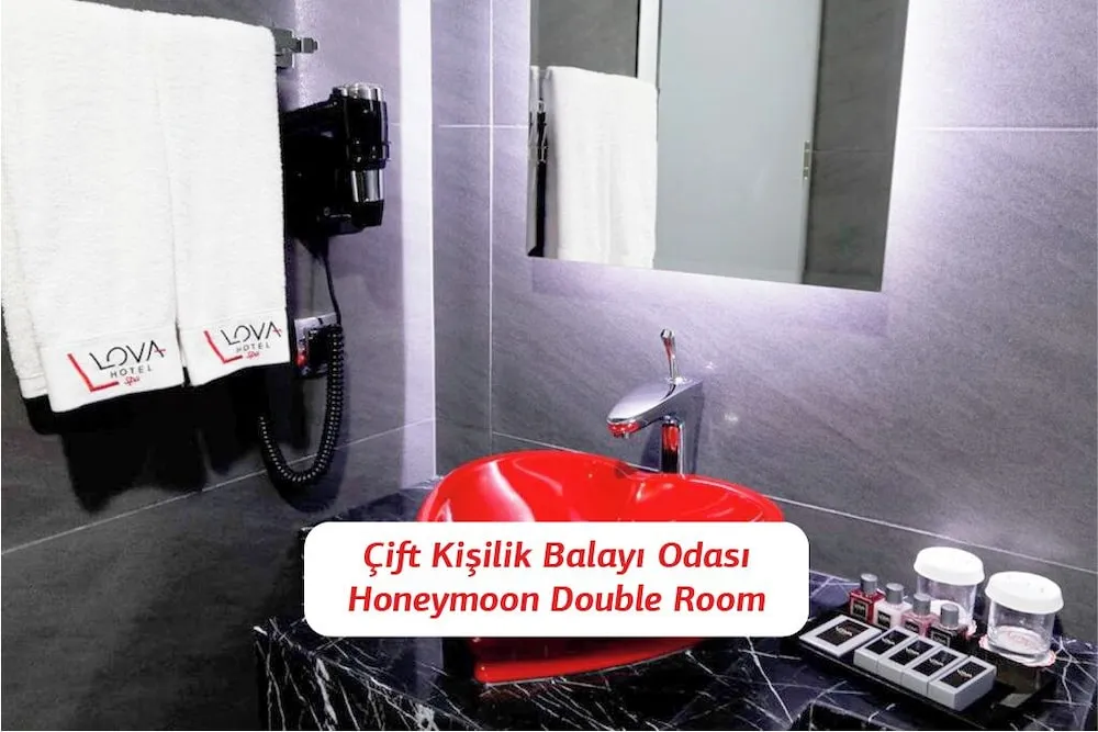 Honeymoon Tek Büyük Yataklı Oda