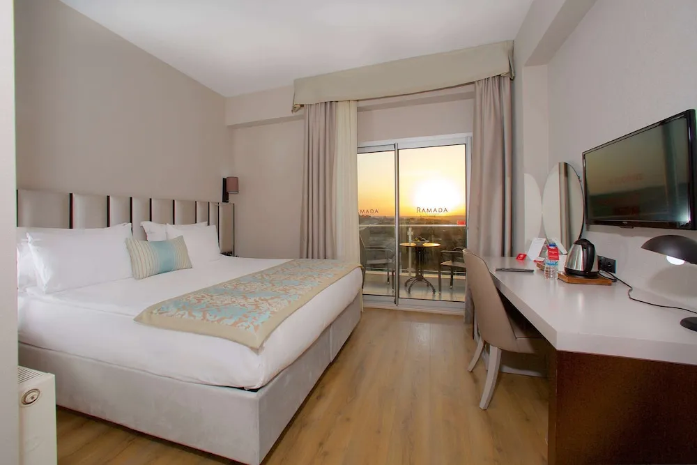 1 Queen Bed Smoking Room