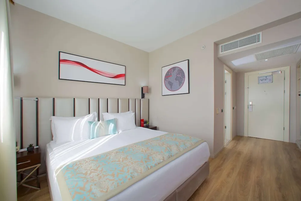 1 Queen Bed Smoking Room