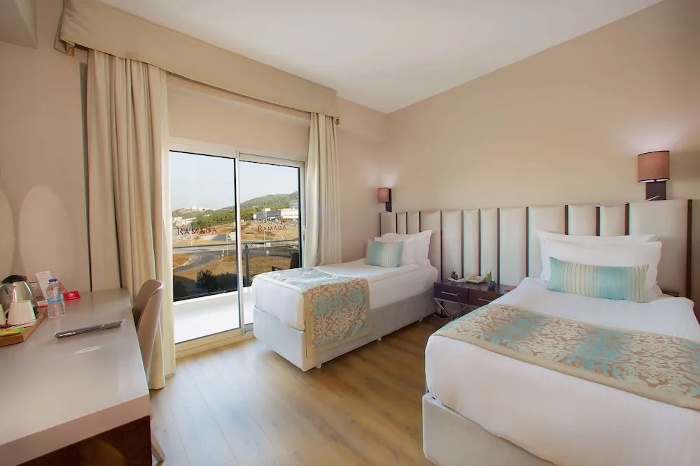 2 Twin Bed Smoking Room