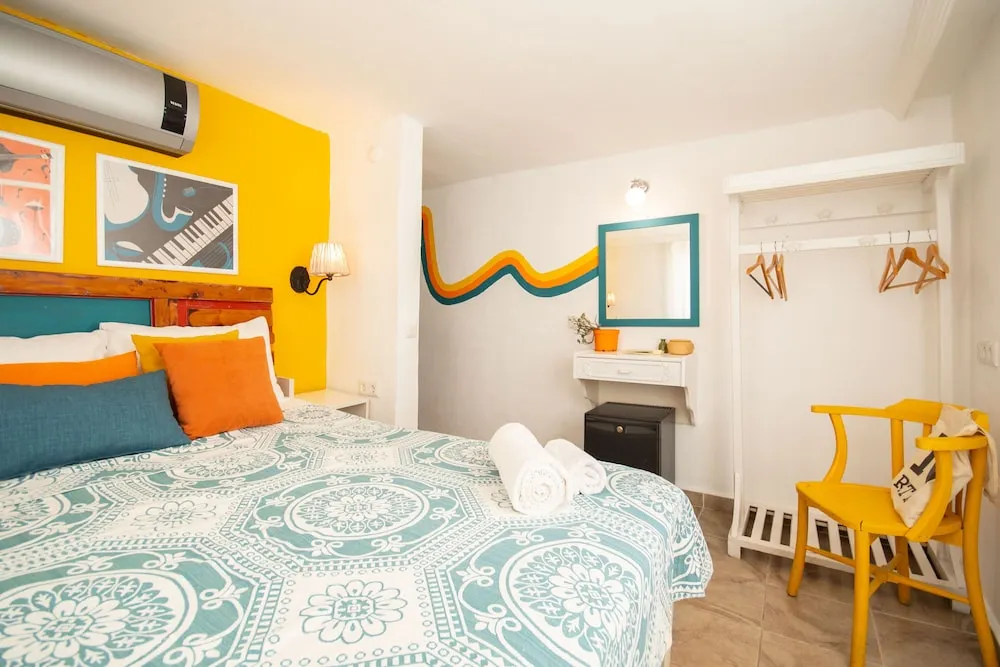No 7 Concept Room with Sea View