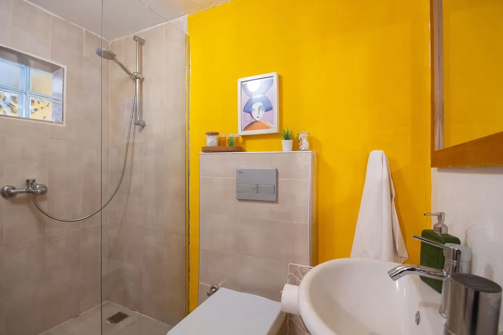No 8 Standard Room with Sea View