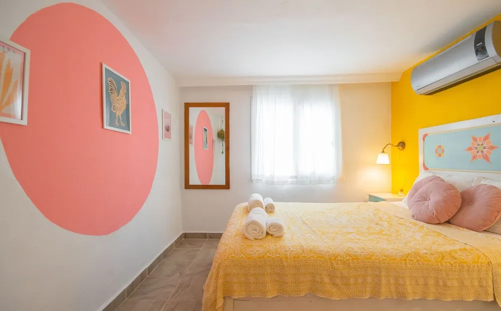 No 8 Standard Room with Sea View