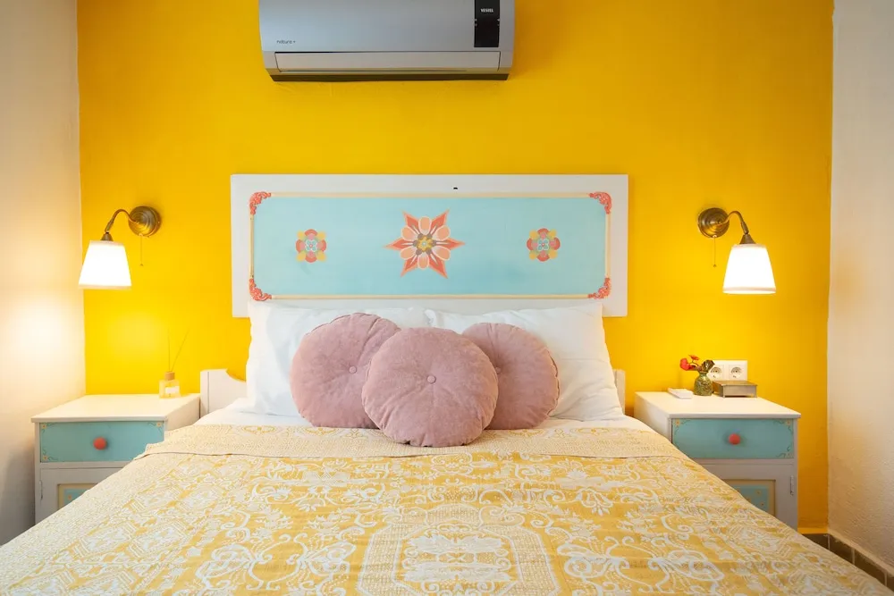 No 8 Standard Room with Sea View