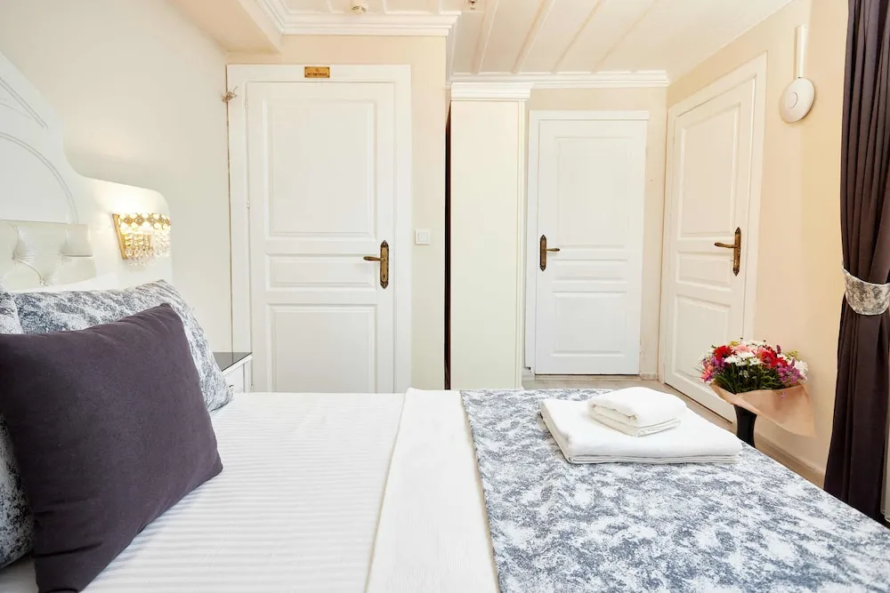 Double Room with Garden Basement Room