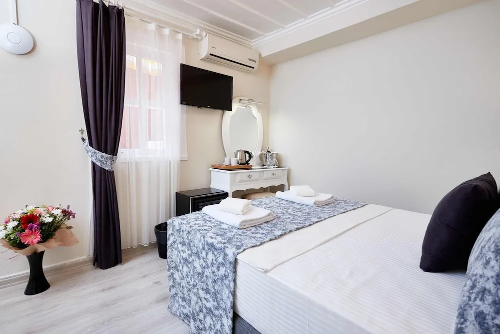 Double Room with Garden Basement Room