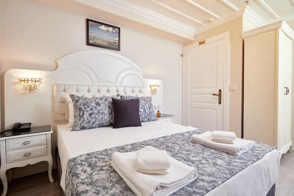 Double Room with Garden Basement Room