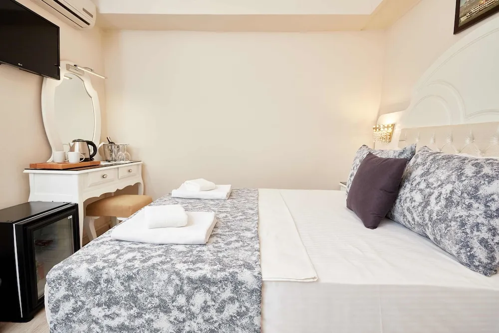 Double Room with Garden Basement Room