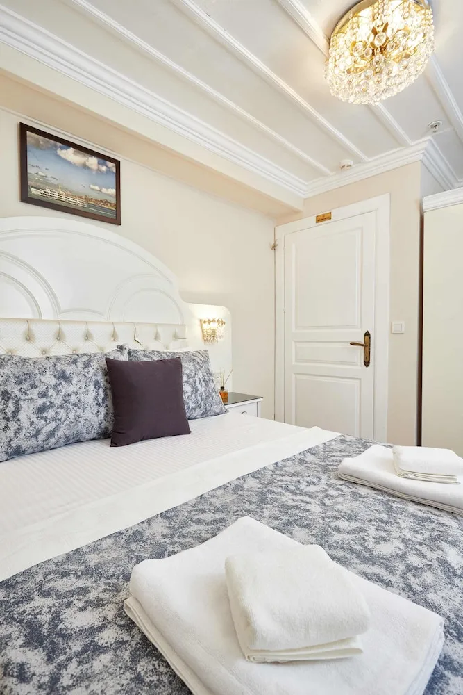 Double Room with Garden Basement Room