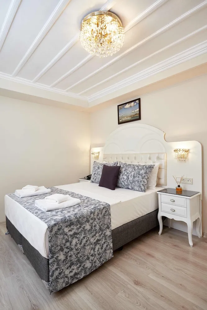 Double Room with Garden Basement Room