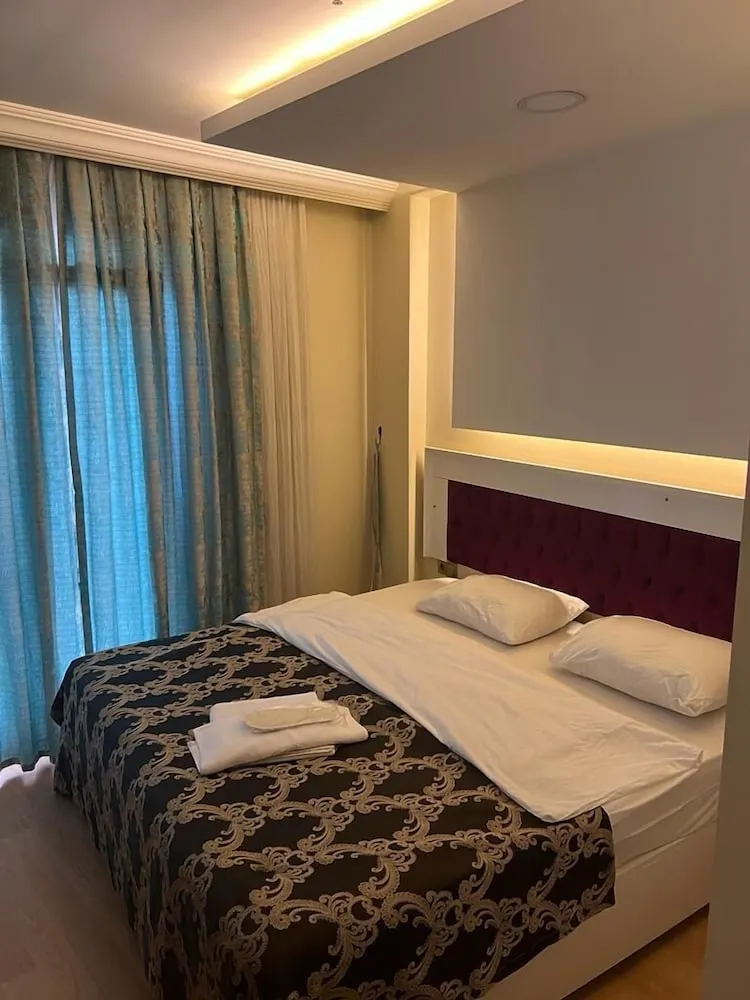 Tek Büyük veya İki Ayrı Yataklı Oda, Şehir Manzaralı