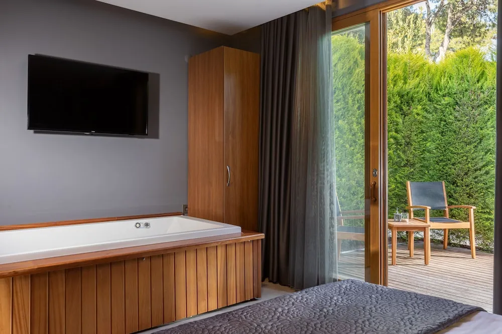 Deluxe Suite Jacuzzi
