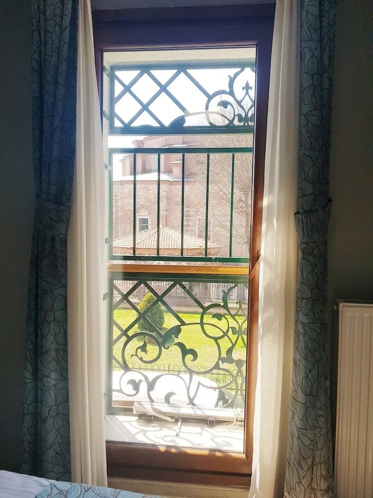 Deluxe Tek Büyük Yataklı Oda, Bahçe Manzaralı