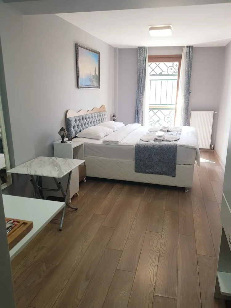 Deluxe Tek Büyük Yataklı Oda, Bahçe Manzaralı