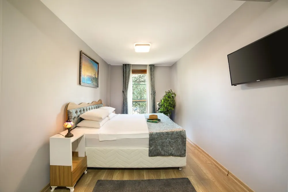 Deluxe Tek Büyük Yataklı Oda, Bahçe Manzaralı