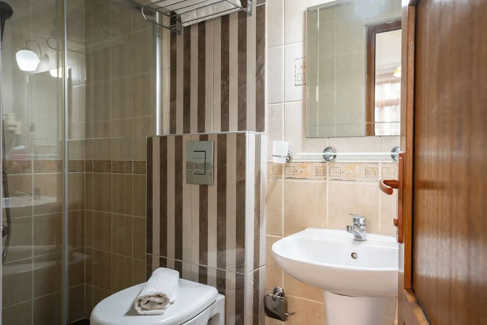 Superior Tek Kişilik Oda, 1 Yatak Odası, Şehir Manzaralı, Avlu