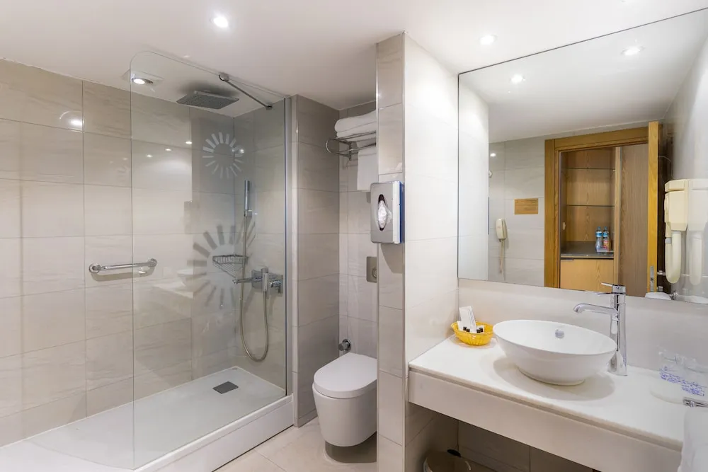 Standard Tek Büyük veya İki Ayrı Yataklı Oda, Sigara İçilmez, Kısmi Deniz Manzaralı